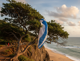 Ex-voluntário na guerra da Ucrânia morre em acidente de parapente em praia de Santa Catarina