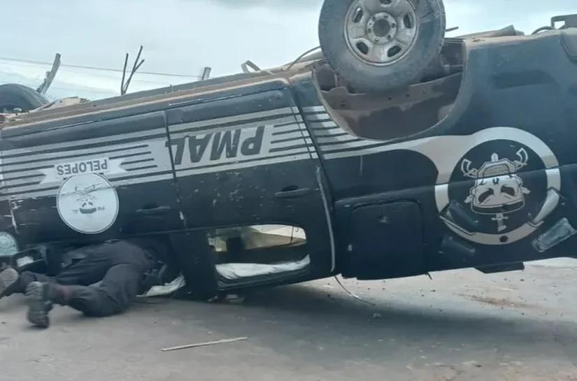 Viatura da PM capota e três militares ficam feridos em Arapiraca