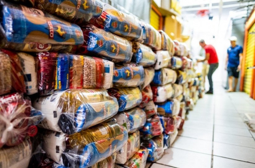 Cestas enviadas pelo Estado são distribuídas para famílias carentes de Arapiraca
