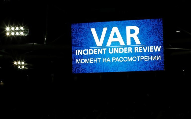 Clubes da Premier League decidirão pela retirada do VAR na próxima temporada
