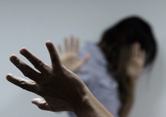 Mulher é agredida pelo ex-marido após palestra contra violência contra a mulher