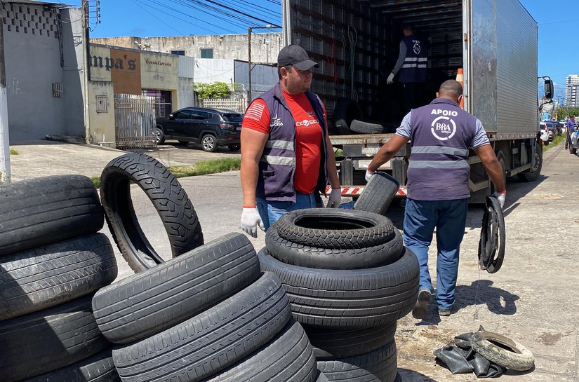 Operação Calçada Cidadã remove pneus de borracharias em bairros de Maceió