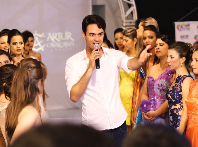 Artur Cavalcante deixou as câmeras para vestir celebridades como estilista