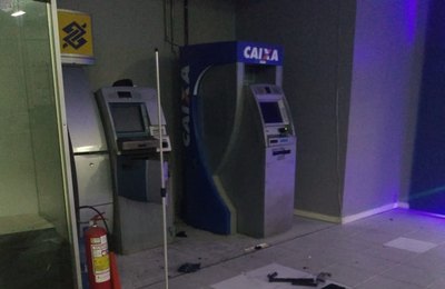 Bandidos explodem e levam todo dinheiro de caixa eletrônico dentro da Prefeitura de Arapiraca