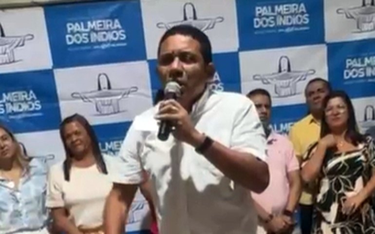 Prefeito Júlio Cezar recorre a rádio custeada pela prefeitura para criticar adversários e a imprensa livre