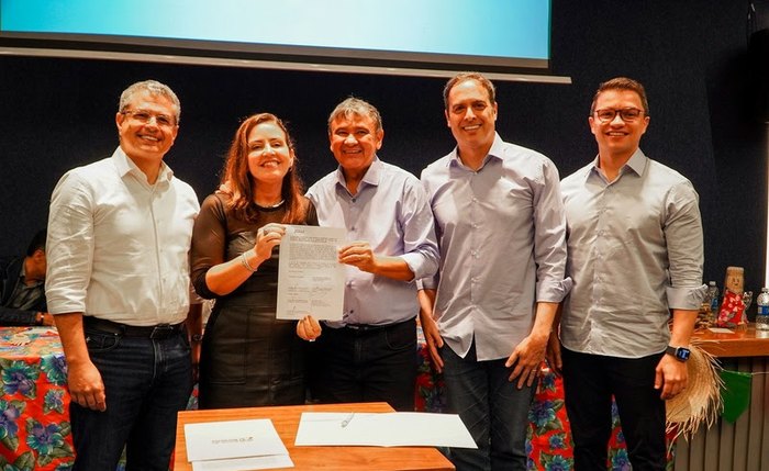 Pollyanna Dutra, secretária de Estado do Desenvolvimento Humano da Paraíba, assina convênio com Banco do Nordeste para identificação e qualificação de clientes Pollyanna Dutra, secretária de Estado do Desenvolvimento Humano da Paraíba, assina convênio com Banco do Nordeste para identificação e qualificação de clientes