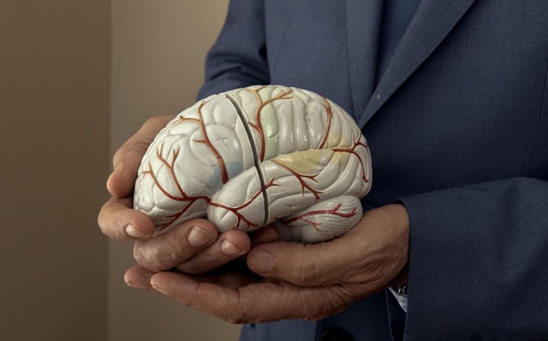 Cientistas brasileiros criam biossensor que detecta pela saliva transtornos mentais como depressão