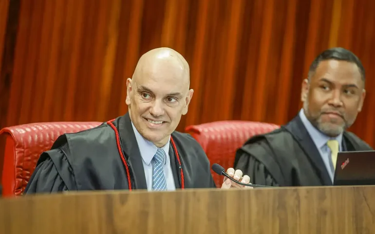Moraes reavalia bloqueio de VPNs e mantém suspenção do  X