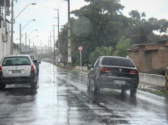 SMTT alerta sobre cuidados no trânsito em dias chuvosos