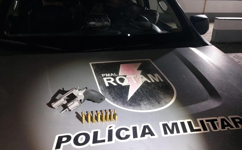 Polícia Militar Apreende Arma e 6,6 kg de Cocaína em Ações na Madrugada