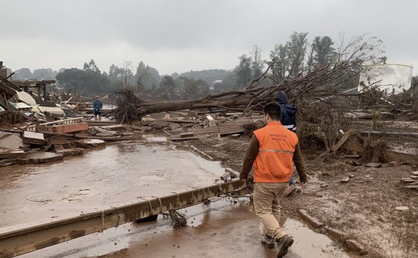 Agentes da Defesa Civil de Maceió retornam de missão no Rio Grande do Sul