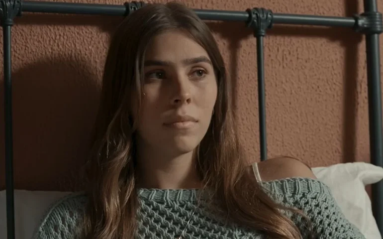 'Renascer': Buba se sentirá traída por Augusto após convite de casamento à sua mãe, Meire