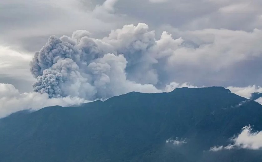 Sobe para 22 número de alpinistas mortos em erupção de vulcão na Indonésia