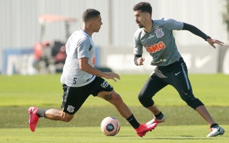 Tiago Nunes faz testes no Corinthians em treino coletivo