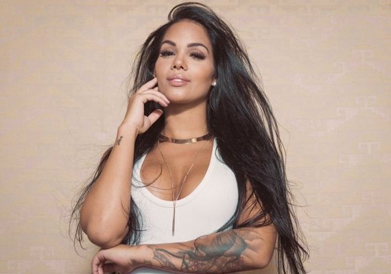 Mayara Motti faz ensaio poderoso e fala do próximo paredão do ‘BBB 17’