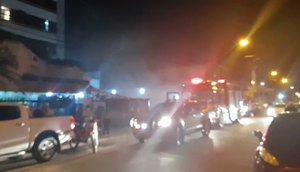 Carro pega fogo na garagem de condomínio em Aracaju / Foto: Foto: Portal A8SE/Reprodução