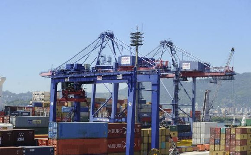 Exportações do Japão caem pelo quarto mês consecutivo sob o peso das tarifas