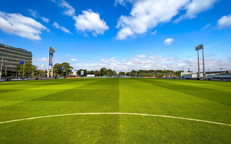 Pressão por resultados e exposição em excesso opõem técnicos e árbitros no campo