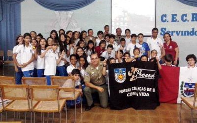 PROERD e 10º BPM realizam palestra sobre drogas e violência para estudantes de Palmeira dos Índios
