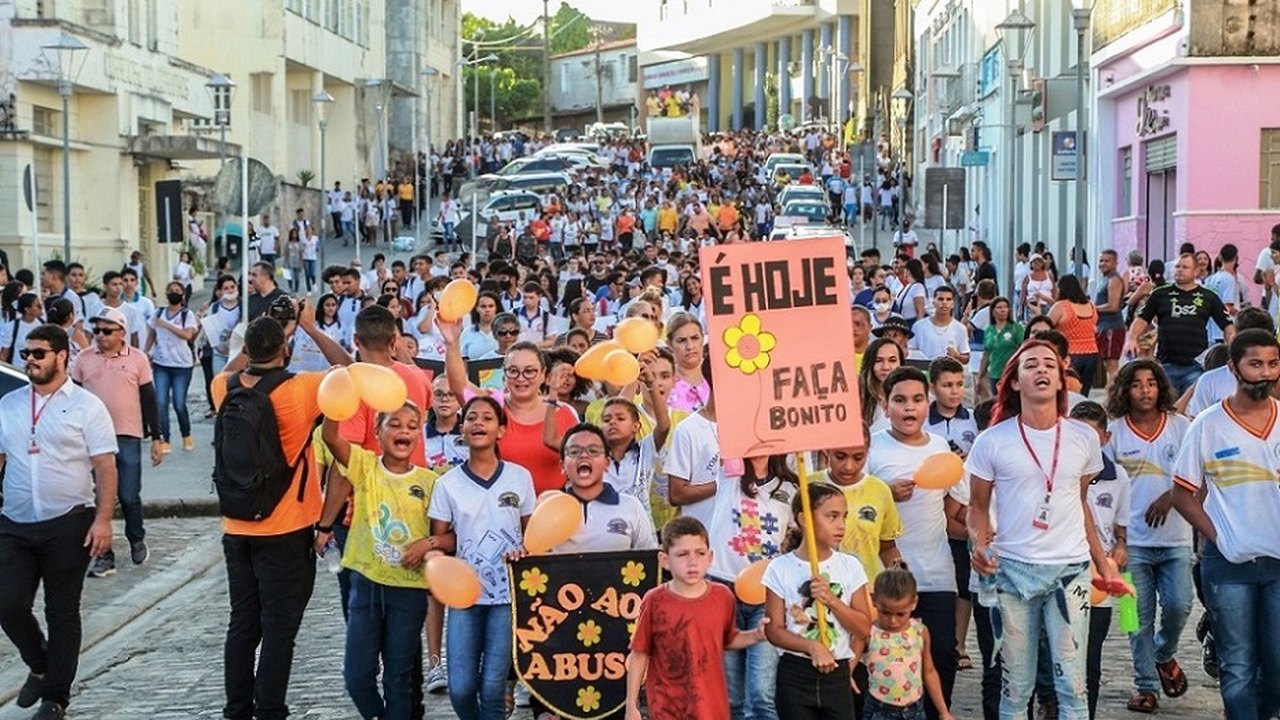 Caminhada em Penedo alerta sobre violência sexual contra crianças e adolescentes