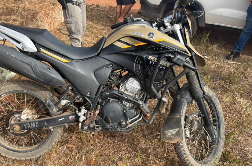 PM recupera moto roubada e apreende drogas em Arapiraca