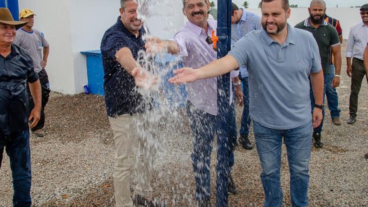 Marlan Ferreira realiza entrega de novas obras para população de Limoeiro