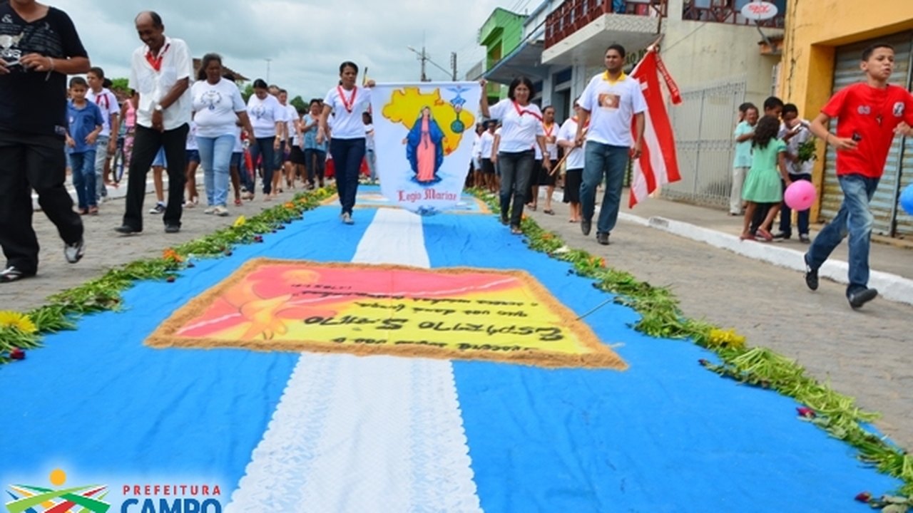 Campo Alegre realiza tradicional procissão do tapete