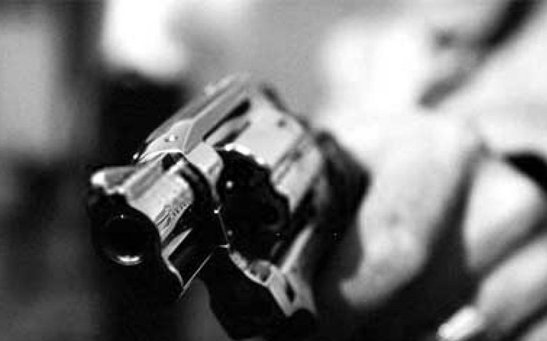 Assaltantes roubam carro da prefeitura do Rio durante reunião oficial