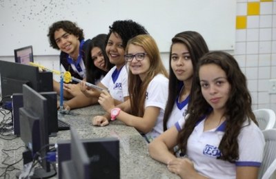 Reforma de escola motiva alunos e reduz evasão escolar no Jacintinho