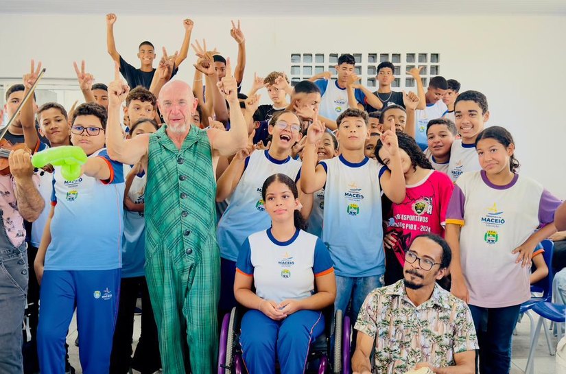 Semed leva projeto de artista circense italiano às escolas da rede municipal de Maceió