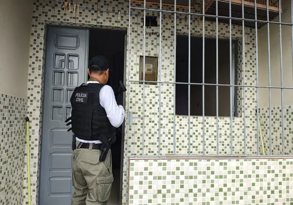 Pastor evangélico de 72 anos é indiciado por estupro e ameaça contra filhas adotivas