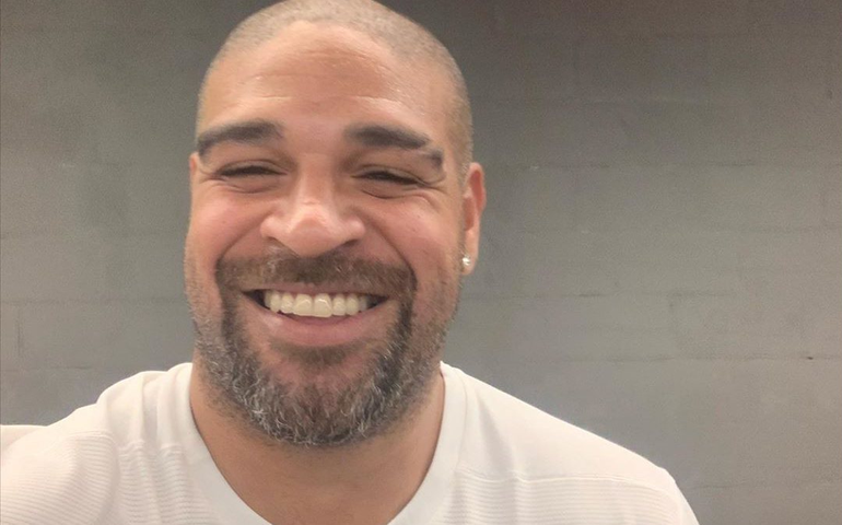 Adriano se diz incompreendido durante carreira: ‘Não era tratado como ser humano’
