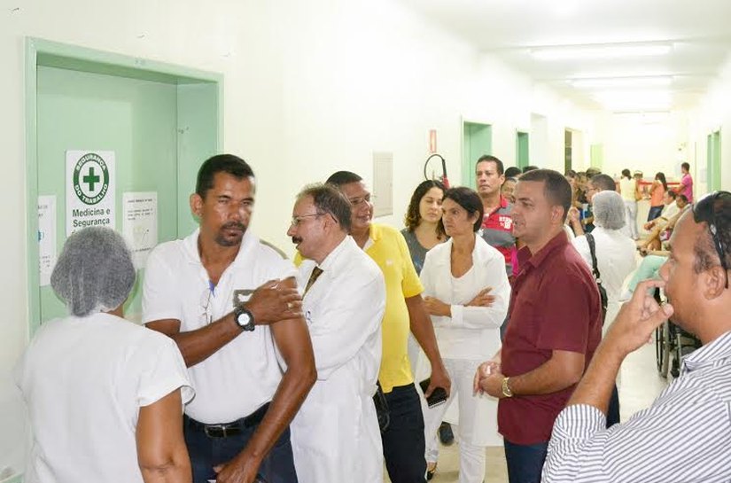 Hospital Helvio Auto vacina servidores contra H1N1