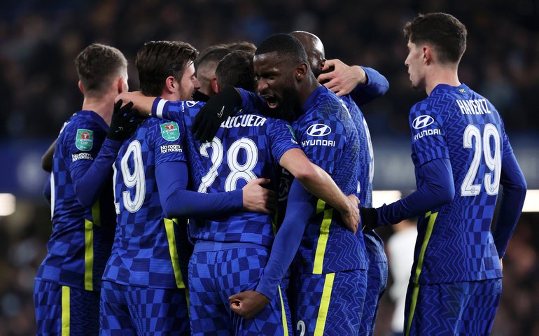 Chelsea leva susto no fim, mas vence Leicester e continua na 3ª colocação do Campeonato Inglês