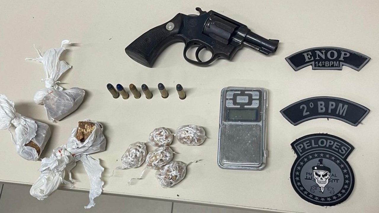 PM apreende arma de fogo e crack em União dos Palmares