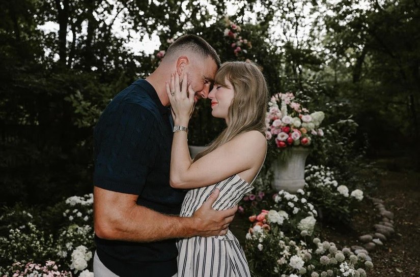 Taylor Swift e Travis Kelce anunciam noivado