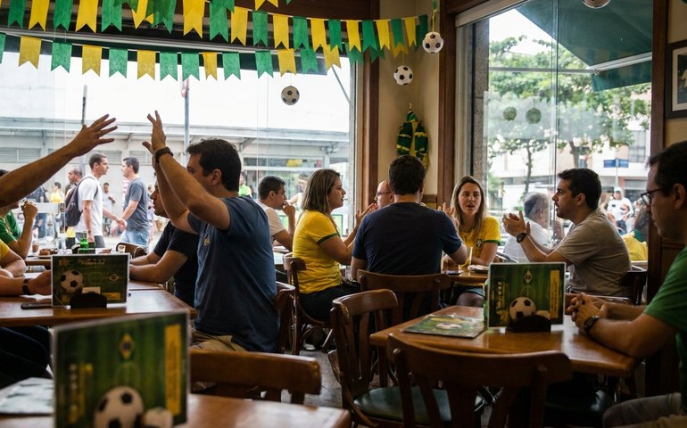 Comércio do Rio aposta em cardápios temáticos para faturar durante a Copa