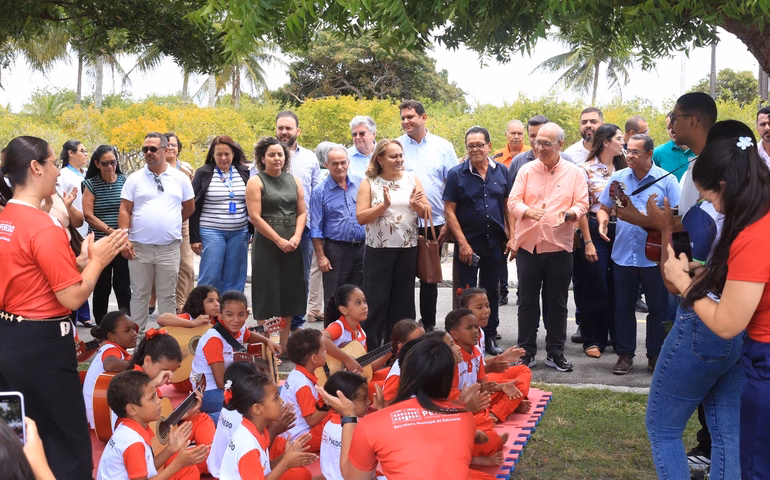 Prefeito Ronaldo Lopes anuncia ampliação do Programa Educação em Tempo Integral