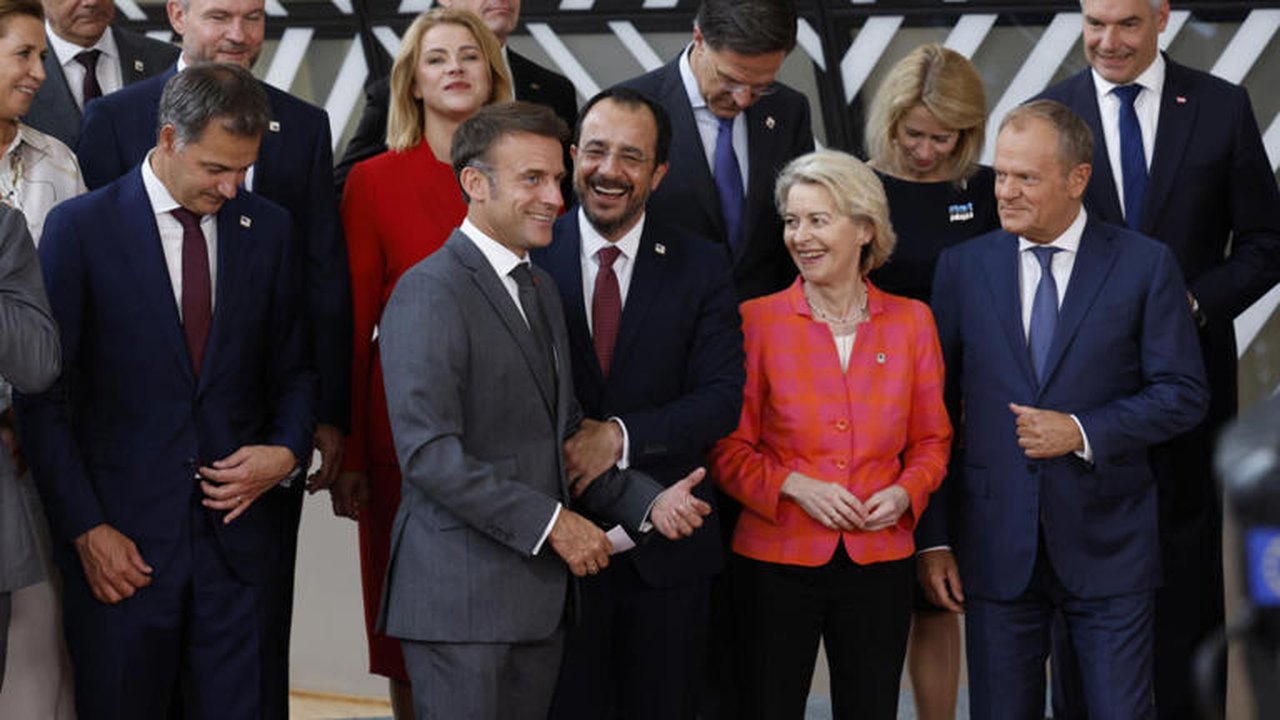 Von der Leyen recebe apoio de líderes europeus para manter centro no comando do bloco