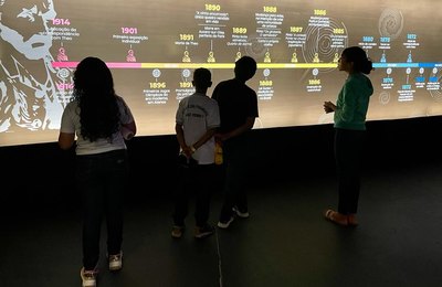 Exposição imersiva “Van Gogh Live 8K” recebe excursões de estudantes da rede municipal
