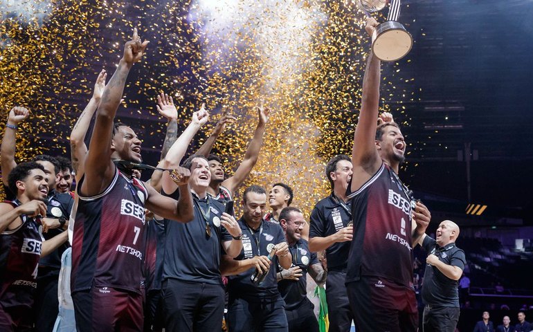 Com cesta salvadora, Franca é campeão intercontinental de basquete