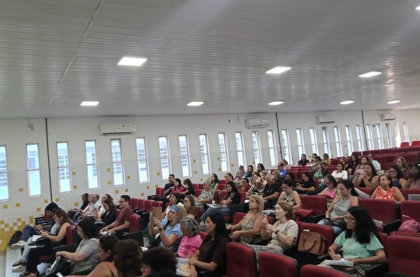 Educação promove encontro com servidores em readaptação para orientar sobre direitos e deveres