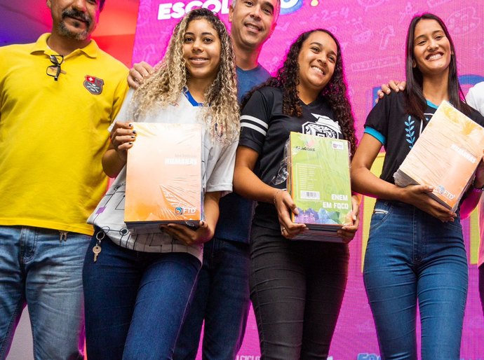 Deputado Rafael Brito destina emenda que garante aquisição de livros para alunos da rede estadual de AL