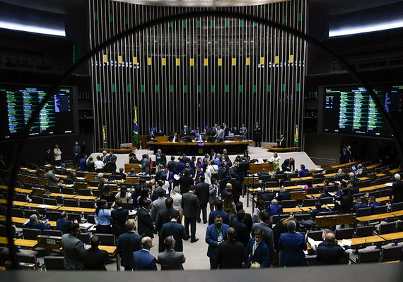Câmara susta decreto de Dino que dificultava acesso civil a armas de fogo; texto vai ao Senado
