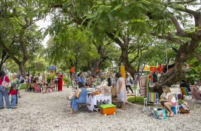 Economia Solidária promove Dia Mundial do Crochê na Praça Centenário