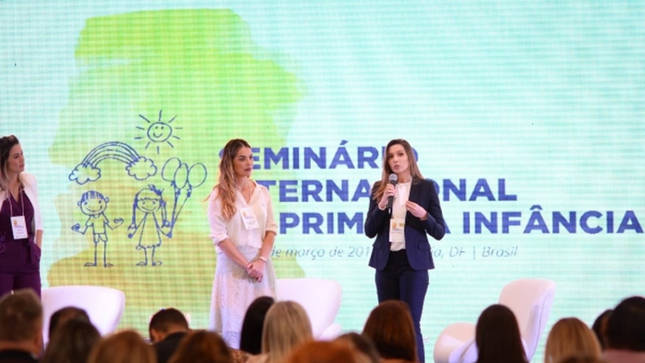 Renata Calheiros apresenta o projeto Cria no Seminário Internacional da Primeira Infância