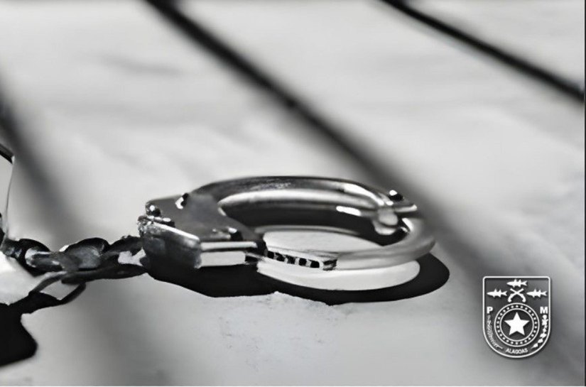 PM prende dois foragidos da Justiça em Maceió e na Barra de Santo Antônio