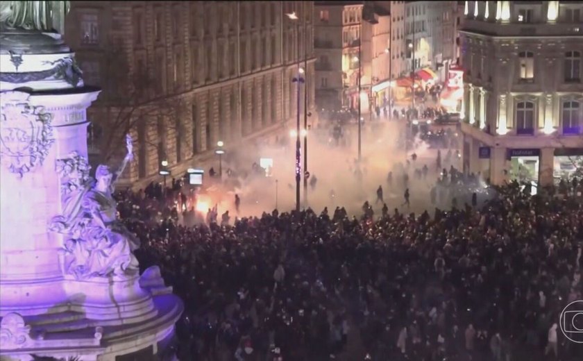 França tem mais um dia de intensos protestos contra reforma do sistema de aposentadorias