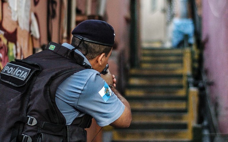 Operação do MP apreende barras de ouro, fuzis e até helicóptero de suspeitos de ligação com PCC