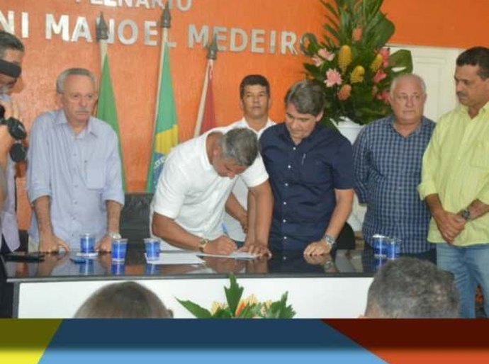 Prefeito de Roteiro assina ordem de serviço para saneamento do município
